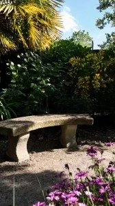 Le banc des secrets du jardin de la Villa St Raphaël chambre d'hote St Malo